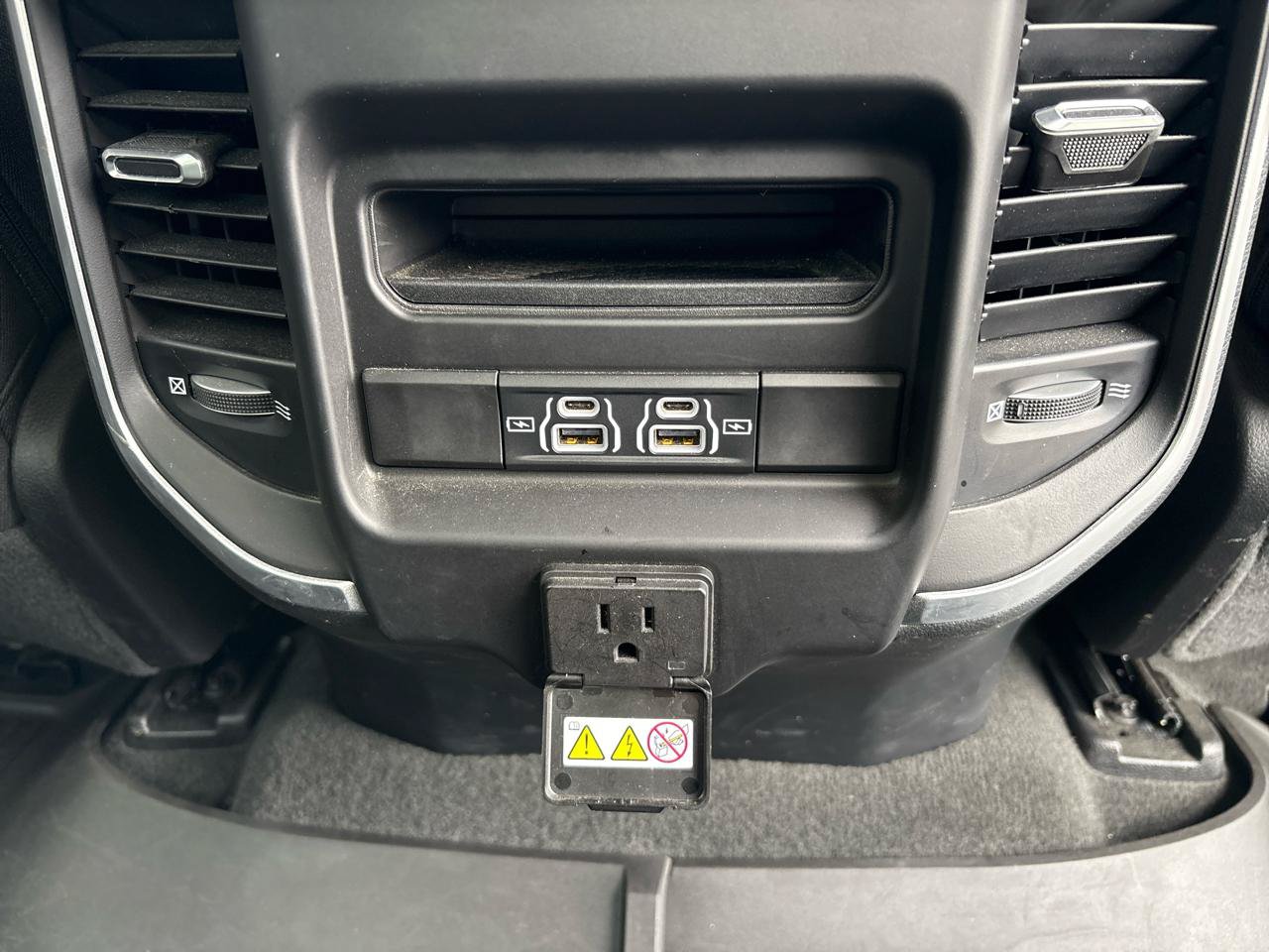 Used 2022 RAM 1500 Big Horn AWD/4WD image 32