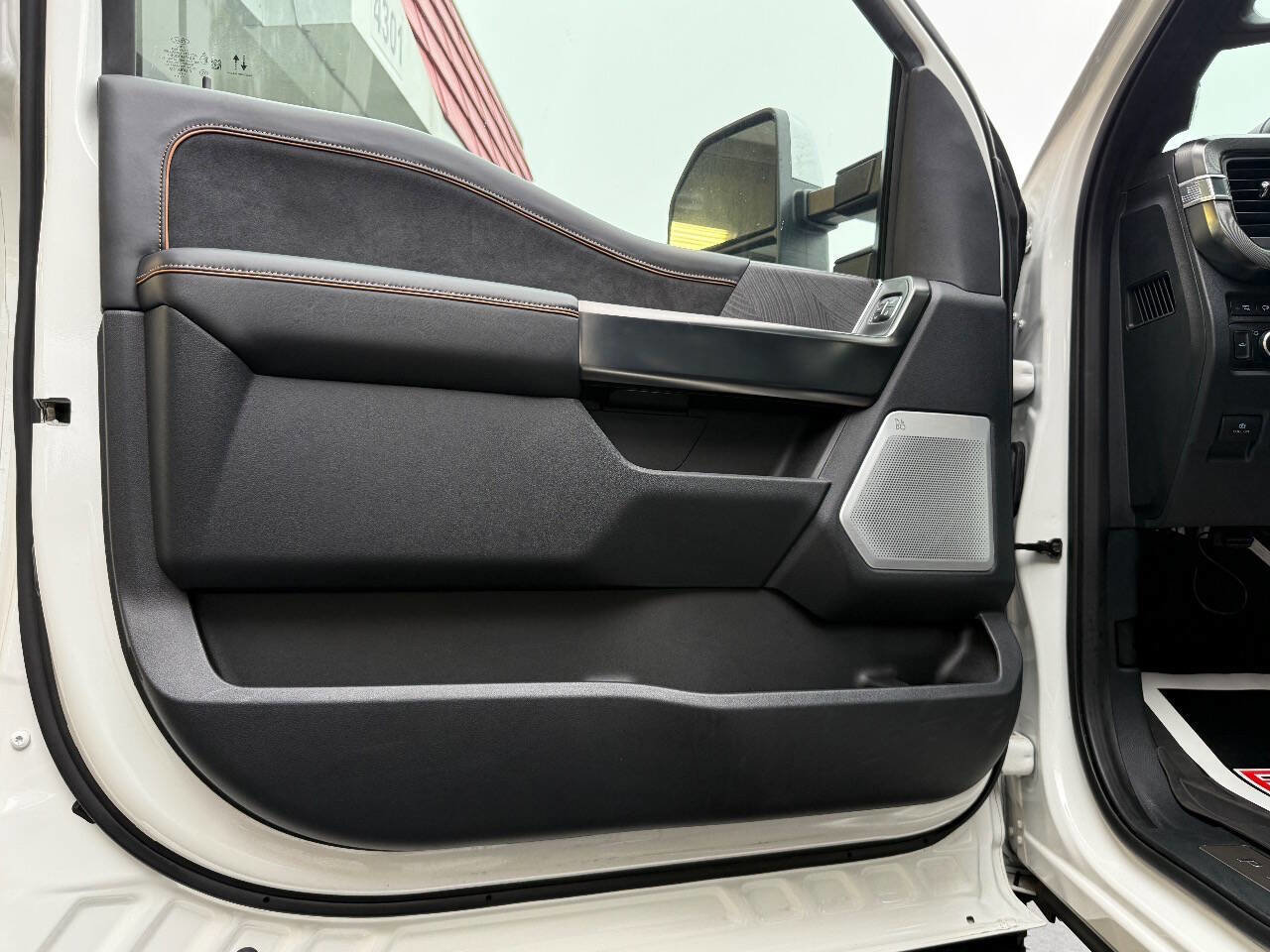 Used 2024 Ford F350 Platinum w/ FX4 Off-Road Package image 19