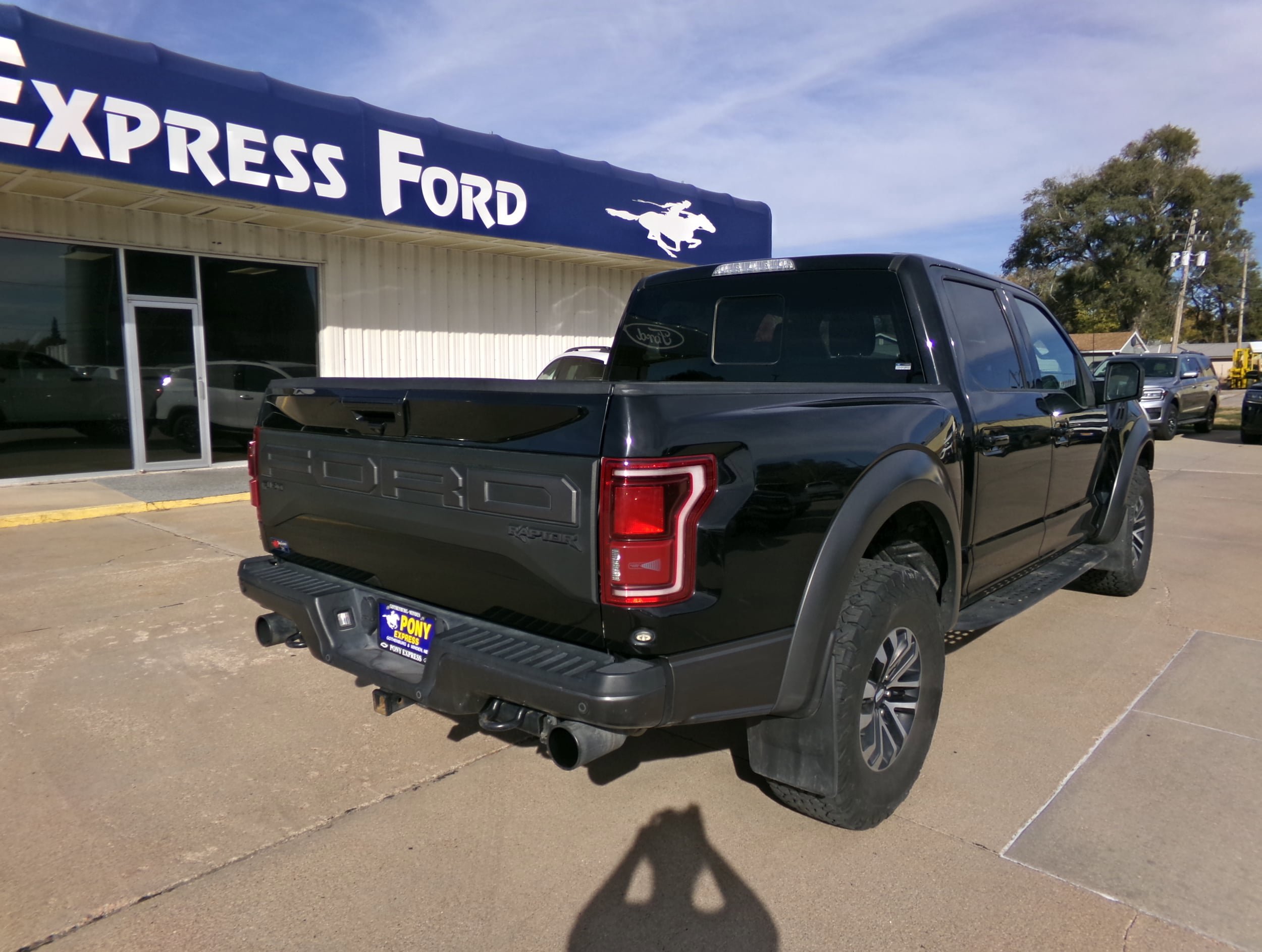 Used 2019 Ford F150 Raptor w/ Equipment Group 802A Luxury image 3