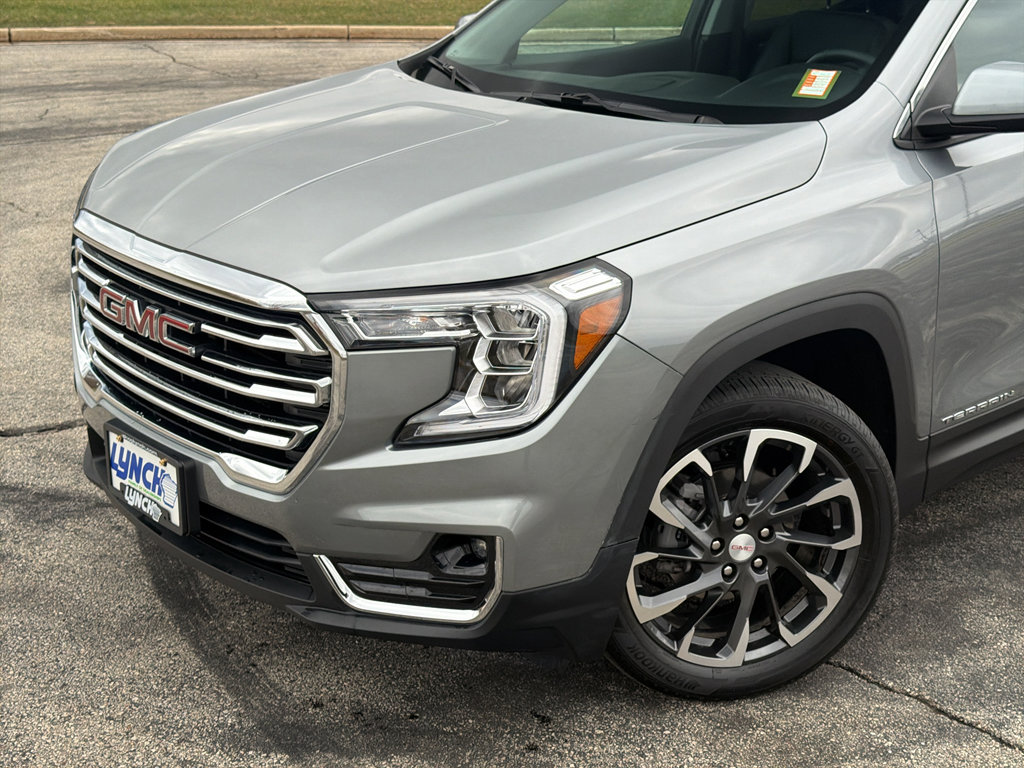 Used 2024 GMC Terrain SLT w/ Infotainment Package II AWD/4WD image 8