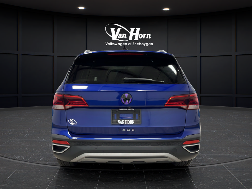 Used 2022 Volkswagen Taos SE w/ Panoramic Sunroof Package FWD image 6