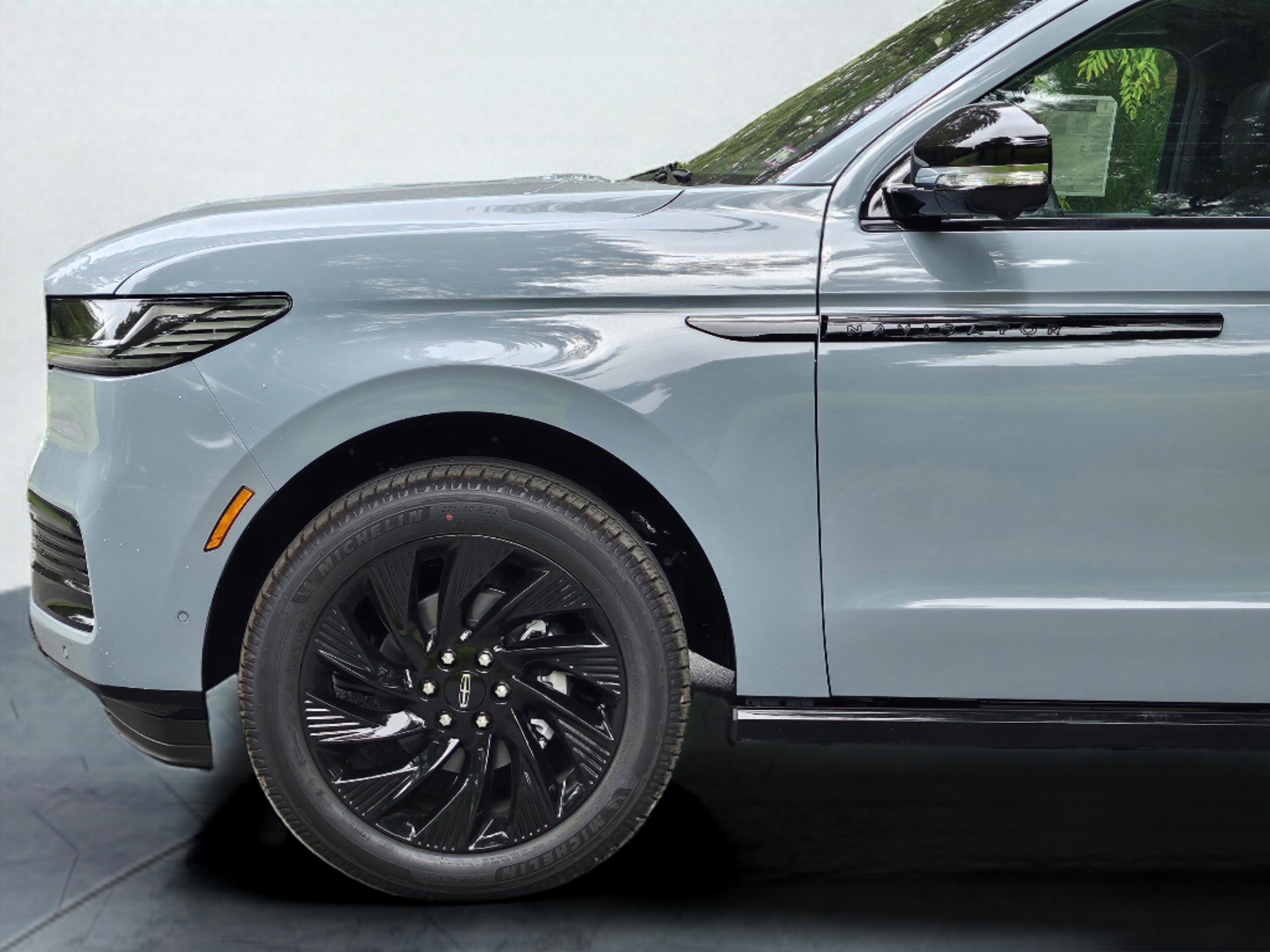 New 2025 Lincoln Navigator L Reserve w/ Jet Appearance Package image 9