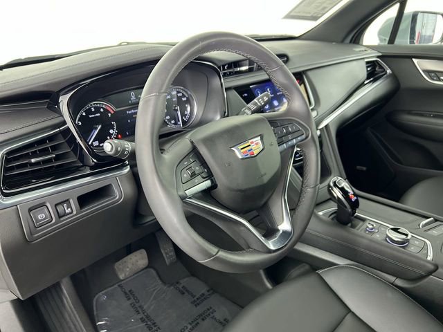 Used 2025 Cadillac XT6 Luxury image 36