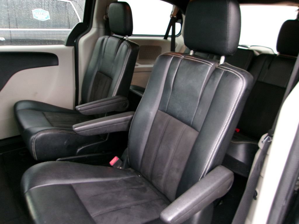 Used 2020 Dodge Grand Caravan SXT image 10