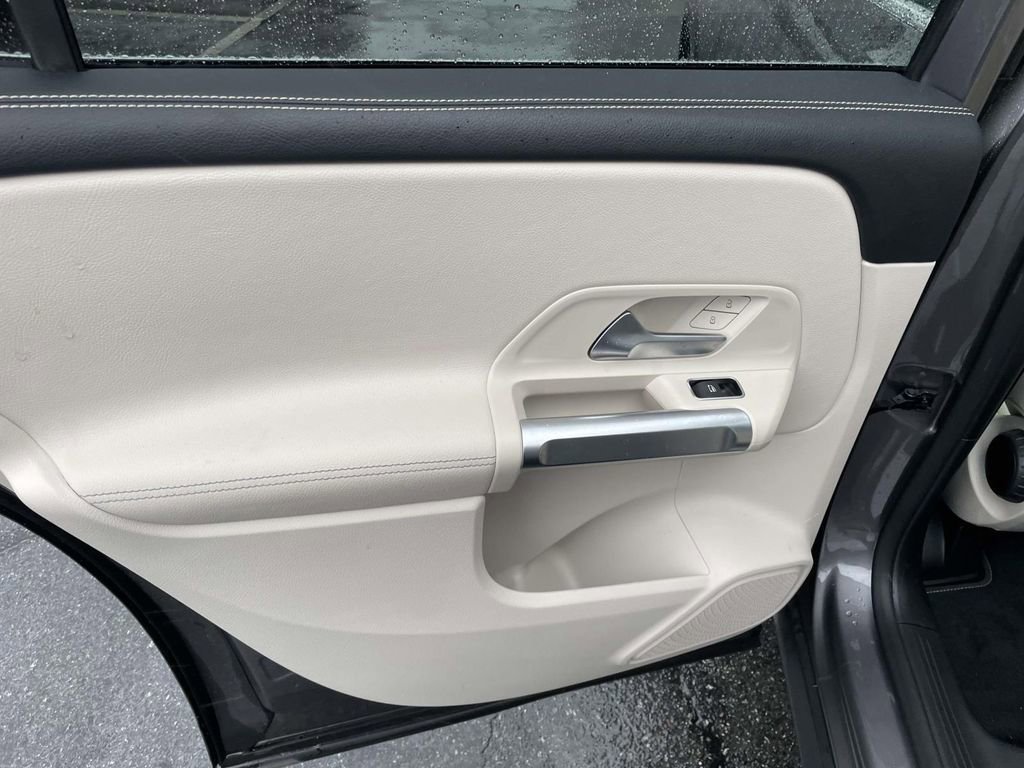 Used 2022 Mercedes-Benz GLB 250 image 20