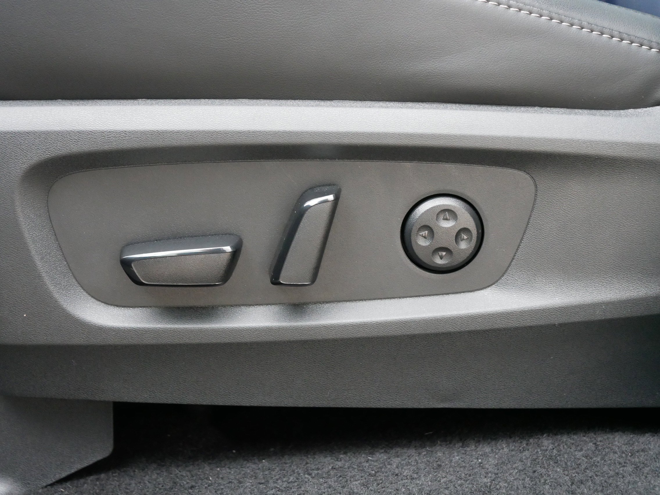 Certified 2026 INFINITI QX60 Sport w/ Dark Cargo Package image 20