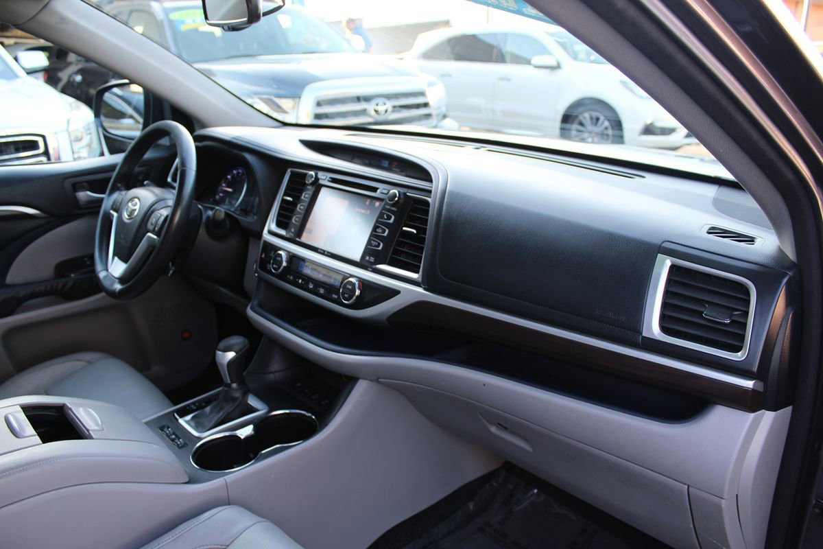 Used 2014 Toyota Highlander Limited AWD/4WD image 24