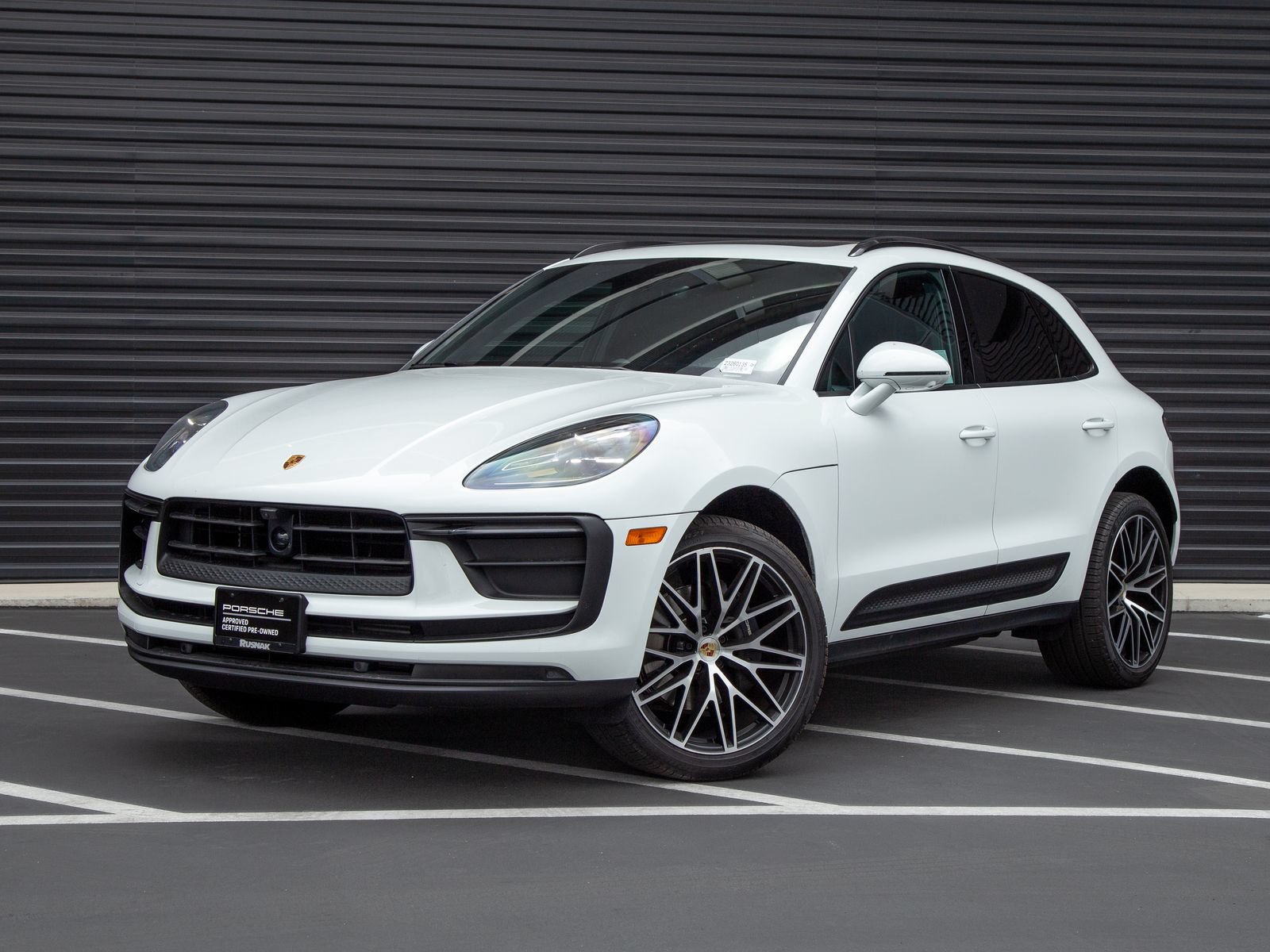 Used 2026 Porsche Macan AWD/4WD image 1