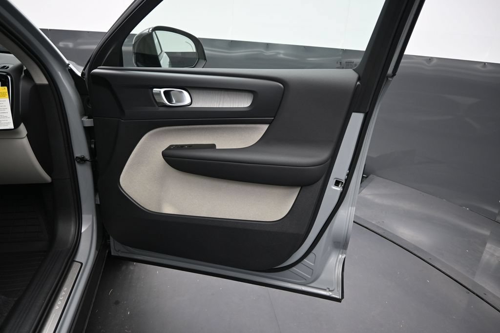 New 2026 Volvo XC40 B5 Plus w/ Protection Package Premier AWD/4WD image 19