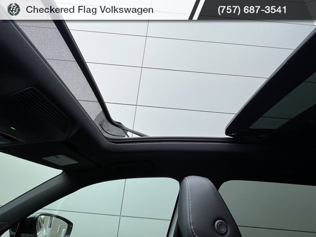 New 2025 Volkswagen Tiguan SE R-Line image 10