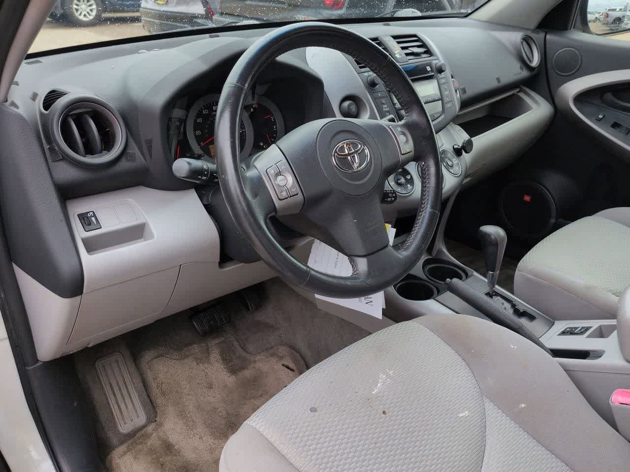 Used 2007 Toyota RAV4 Limited FWD image 2