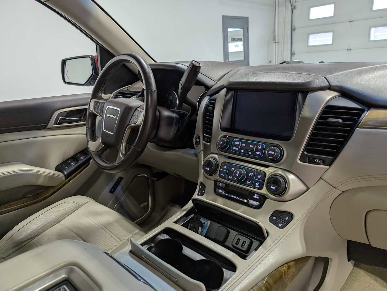 Certified 2017 GMC Yukon Denali image 42