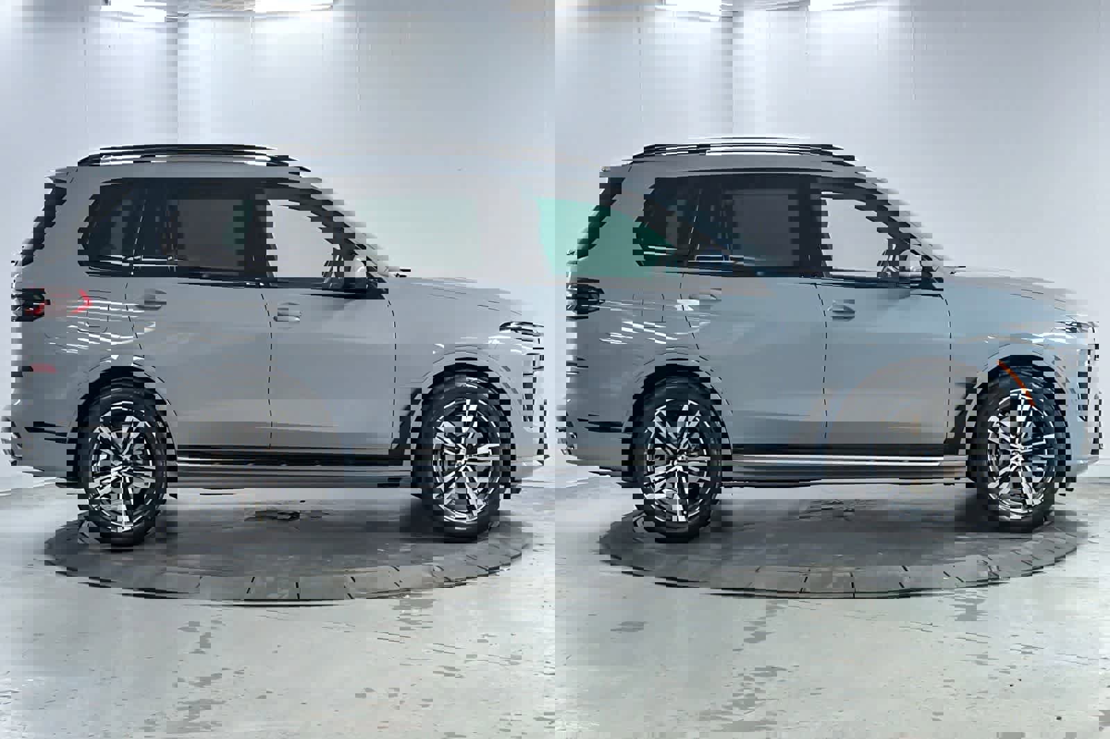 Certified 2024 BMW X7 xDrive40i w/ M Sport Package image 8