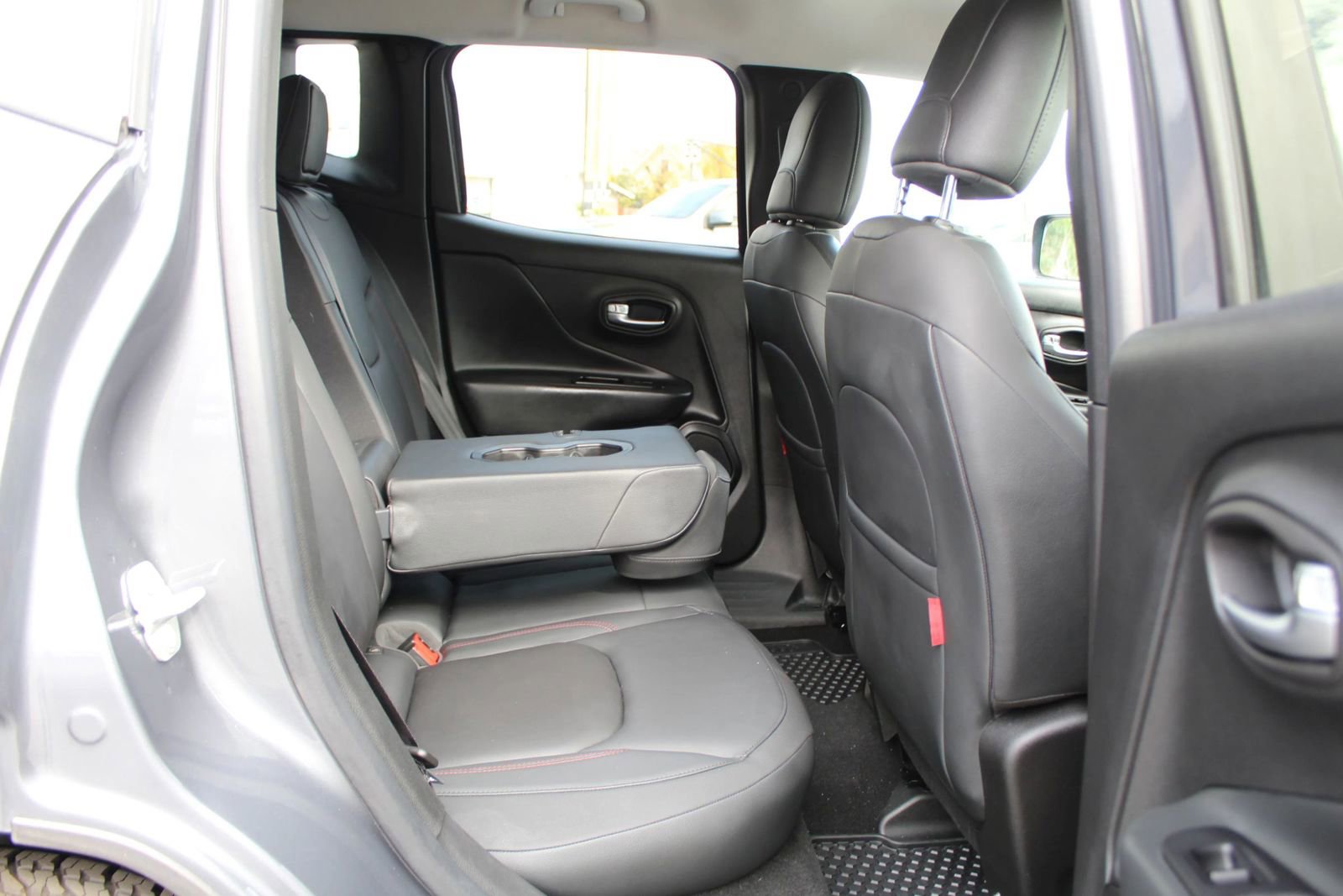 Used 2022 Jeep Renegade Trailhawk image 12