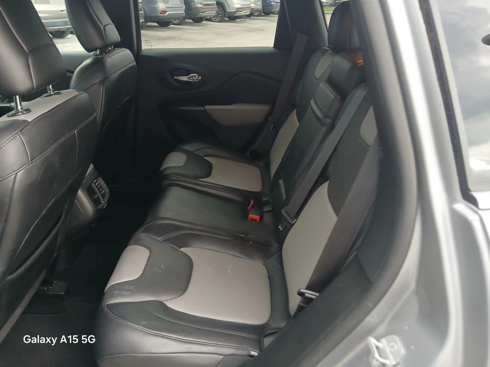 Used 2014 Jeep Cherokee Limited w/ Luxury Group FWD image 10