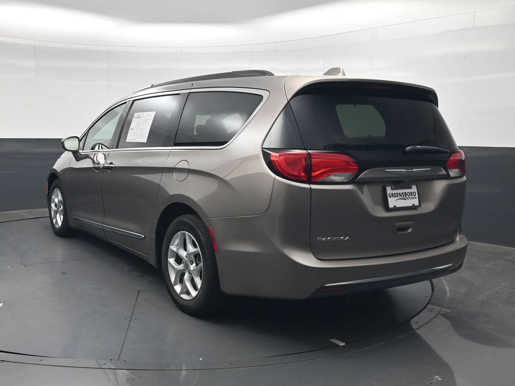 Used 2017 Chrysler Pacifica Touring-L w/ Tire & Wheel Group FWD image 7