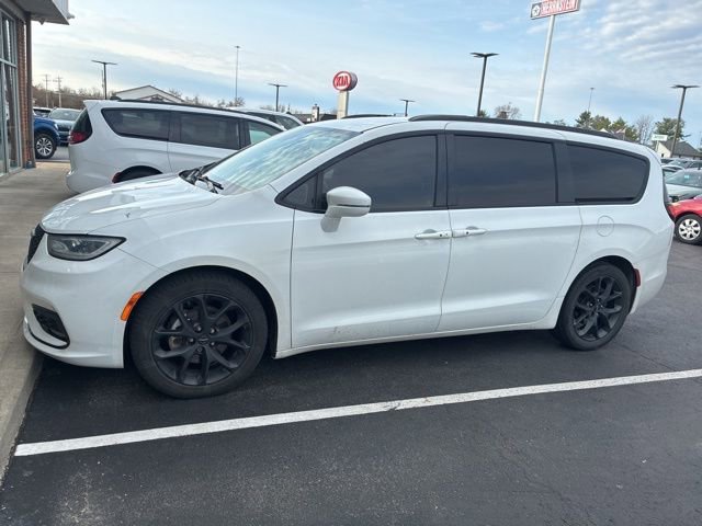 Used 2021 Chrysler Pacifica Touring w/ S Appearance Package image 1