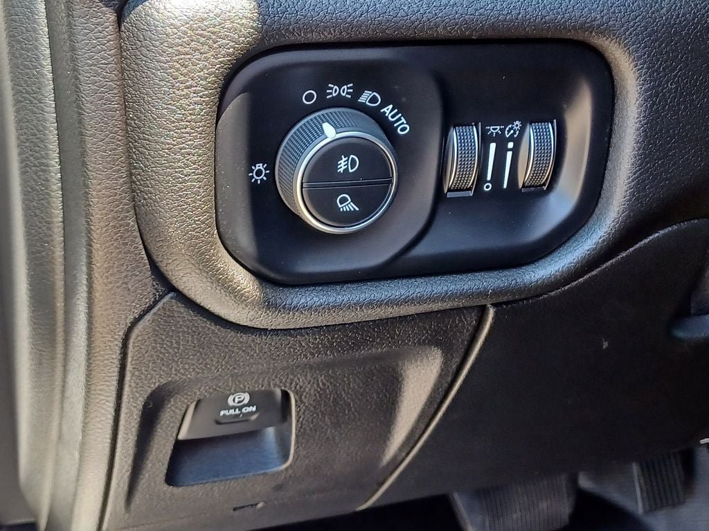 Used 2019 RAM 1500 Big Horn AWD/4WD image 11