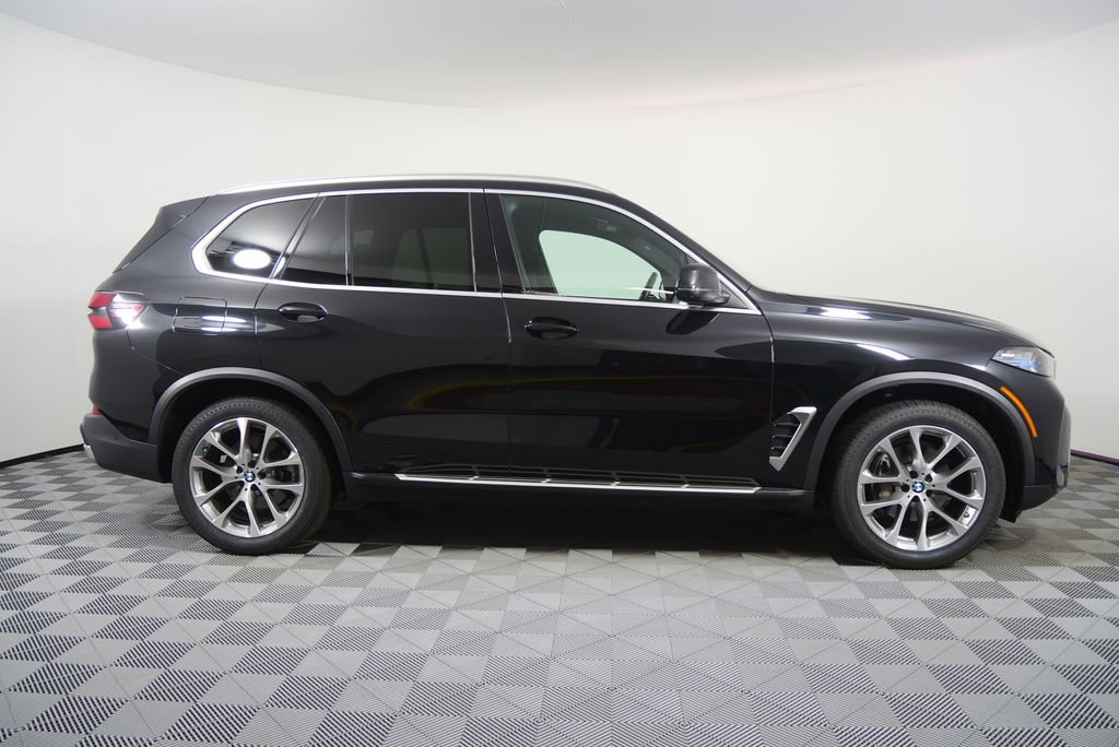 Used 2024 BMW X5 xDrive40i w/ Premium Package AWD/4WD image 2