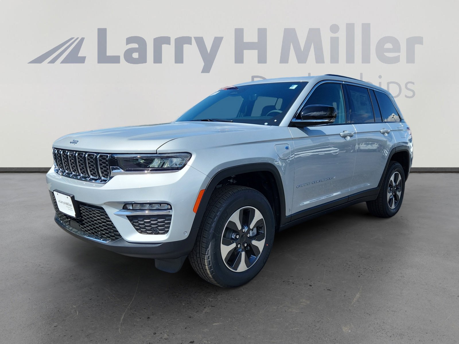 New 2025 Jeep Grand Cherokee Limited 4xe w/ Luxury Tech Group II image 1