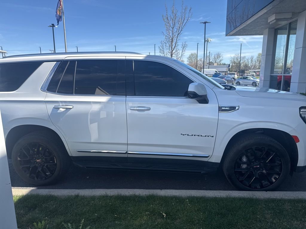 Used 2022 GMC Yukon SLT w/ SLT Premium Package image 8