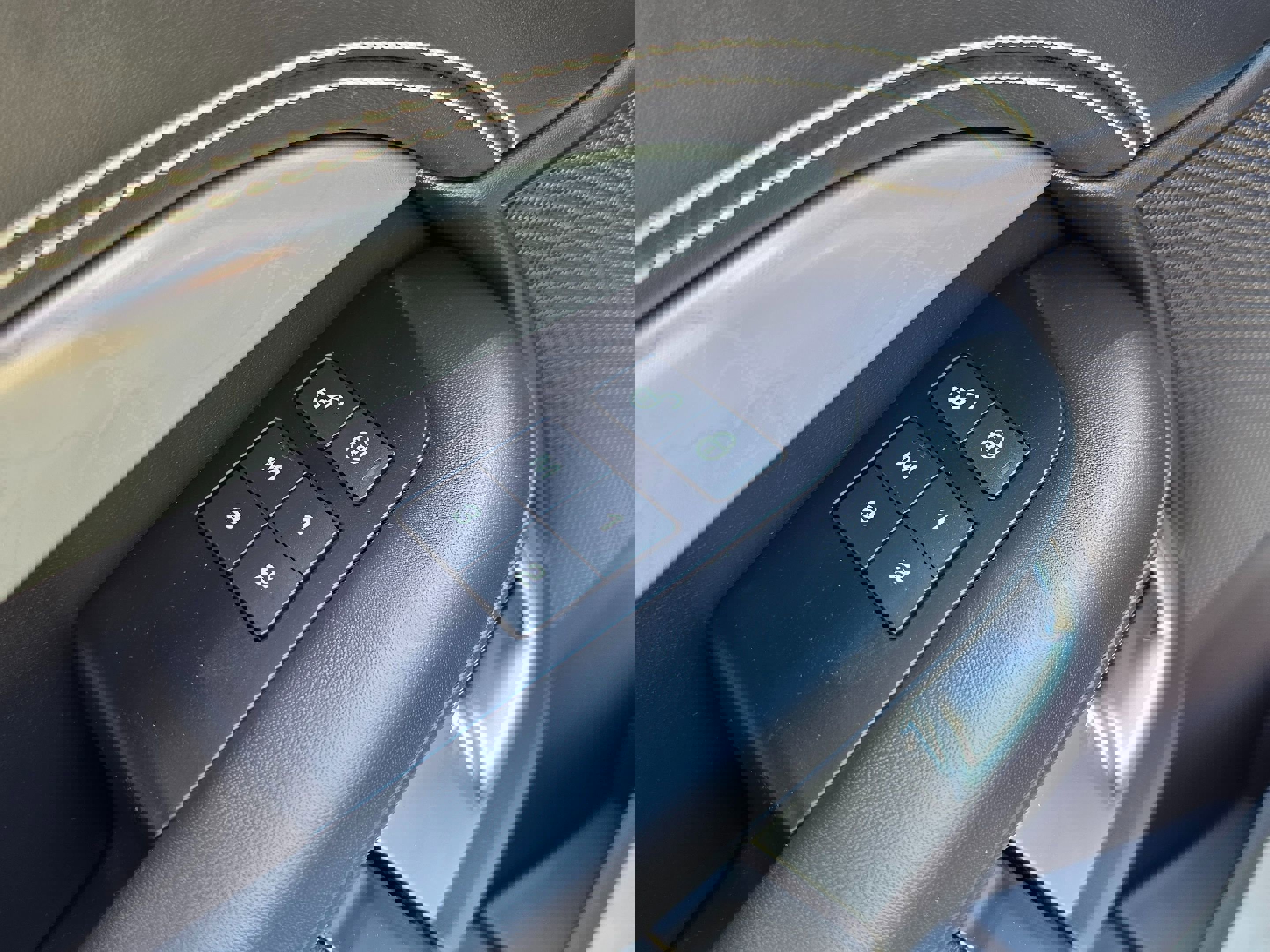 Used 2017 Land Rover Discovery First Edition image 22