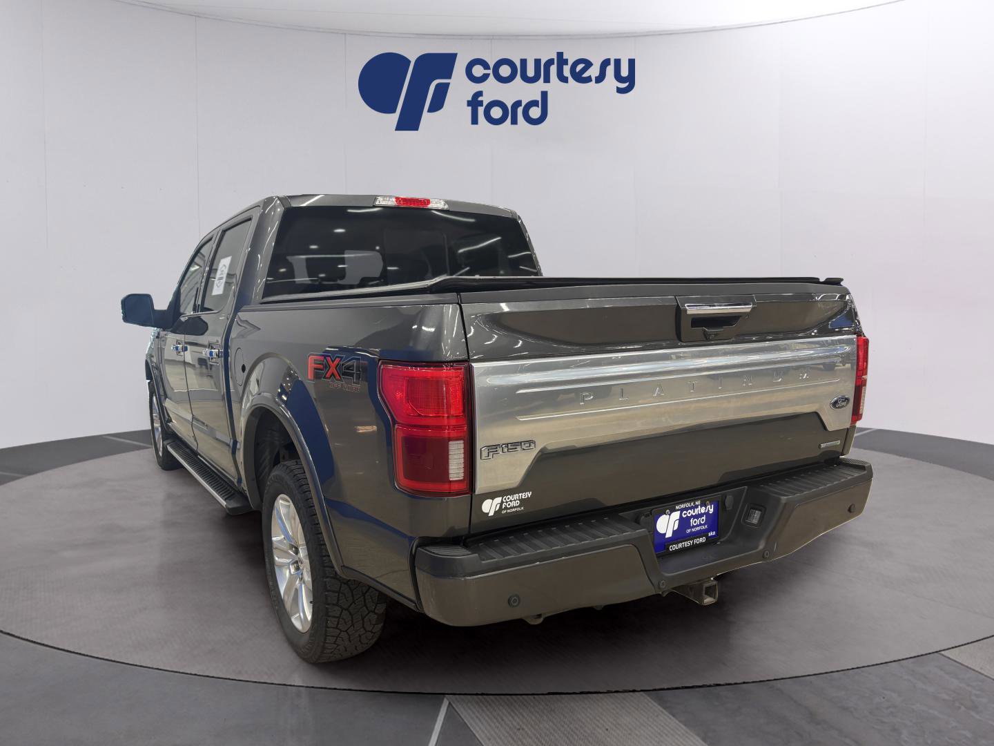 Used 2018 Ford F150 Platinum w/ Equipment Group 701A Luxury image 5