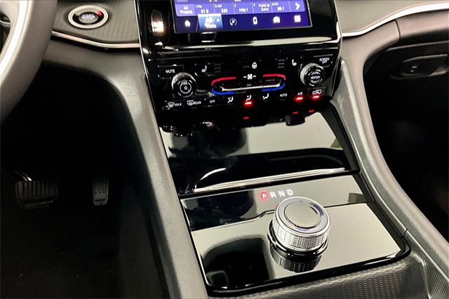 New 2025 Jeep Grand Cherokee Altitude image 7
