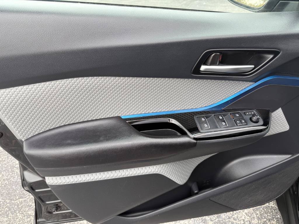 Used 2019 Toyota C-HR XLE FWD image 17
