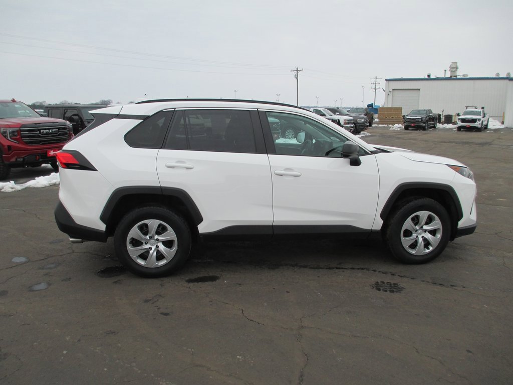 Used 2021 Toyota RAV4 LE image 3