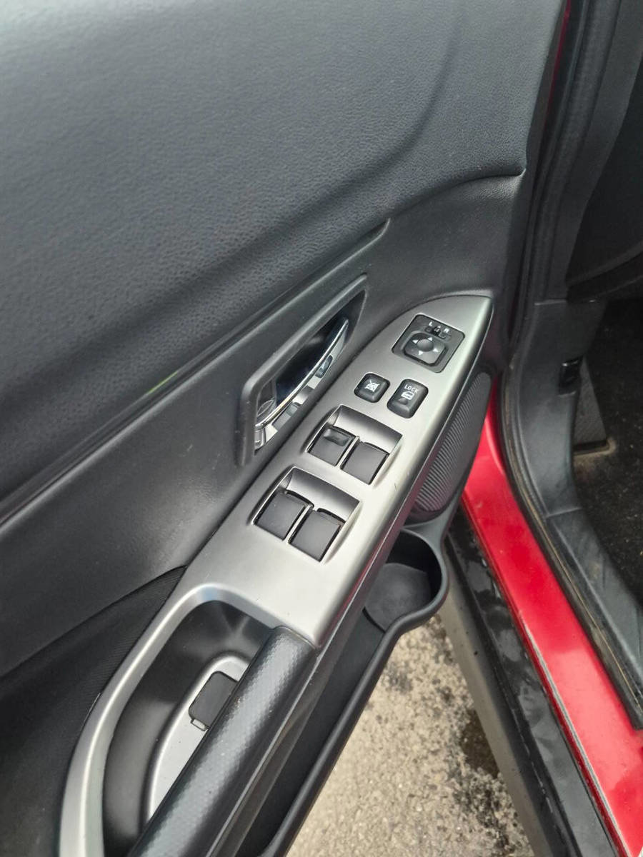 Used 2018 Mitsubishi Outlander Sport ES FWD image 12