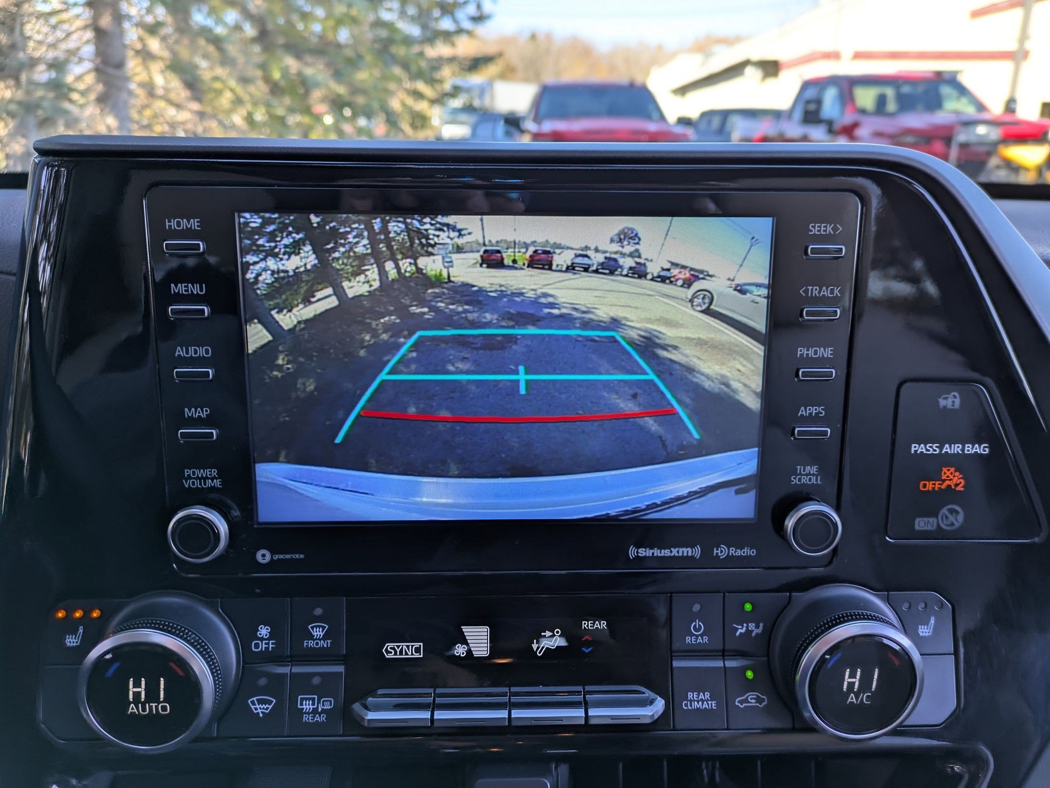 Used 2022 Toyota Highlander XLE image 12