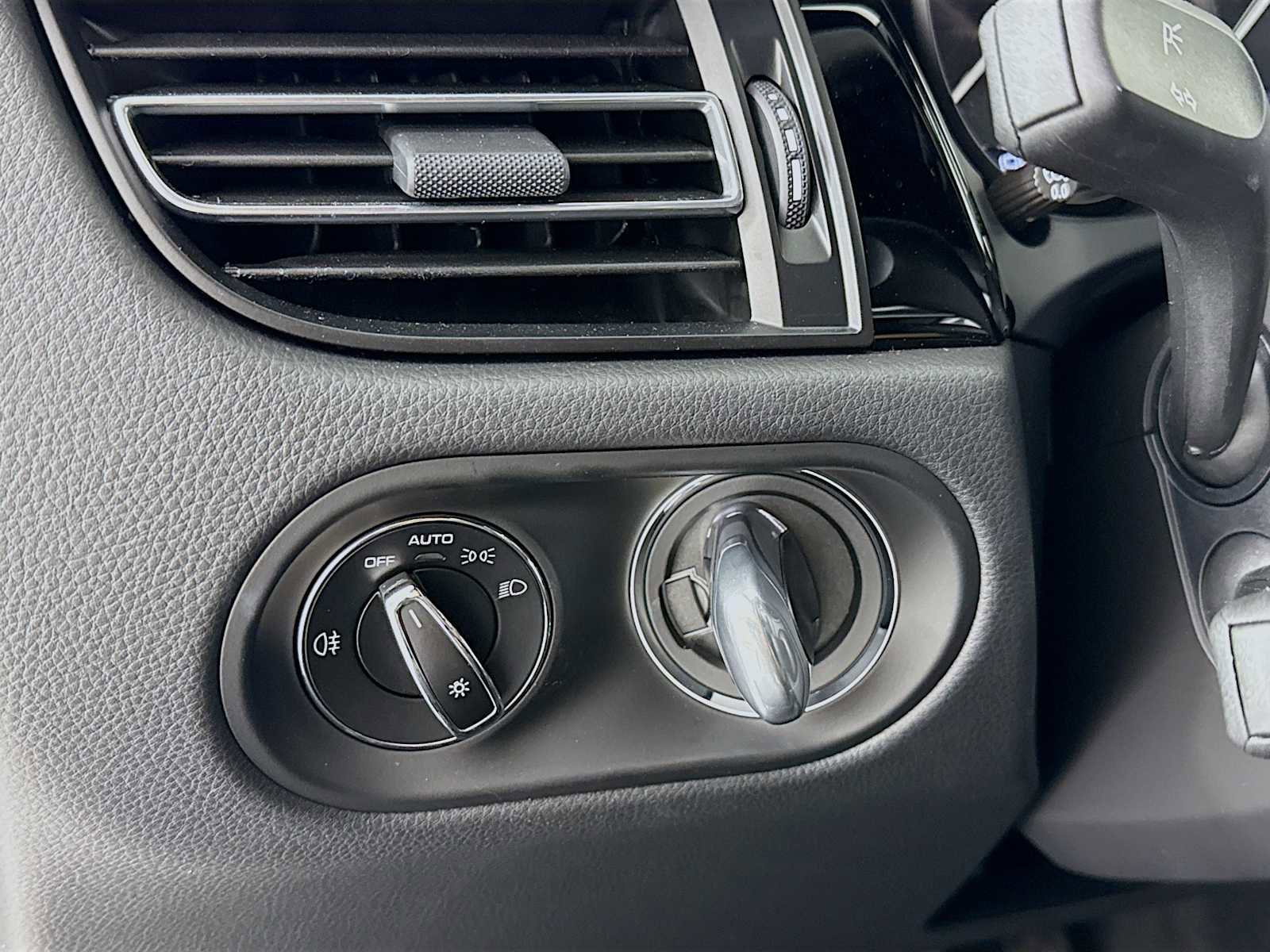 Certified 2025 Porsche Macan T image 14