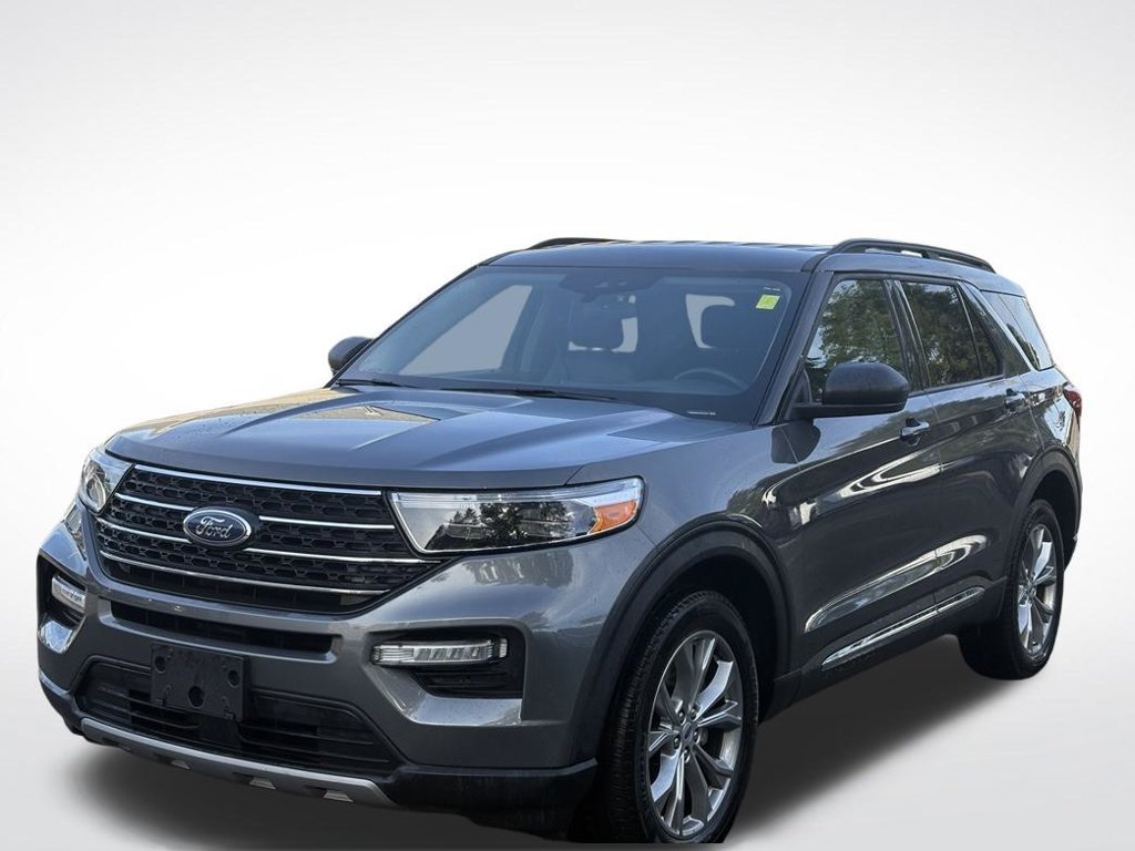 Used 2023 Ford Explorer XLT w/ Equipment Group 202A AWD/4WD image 2