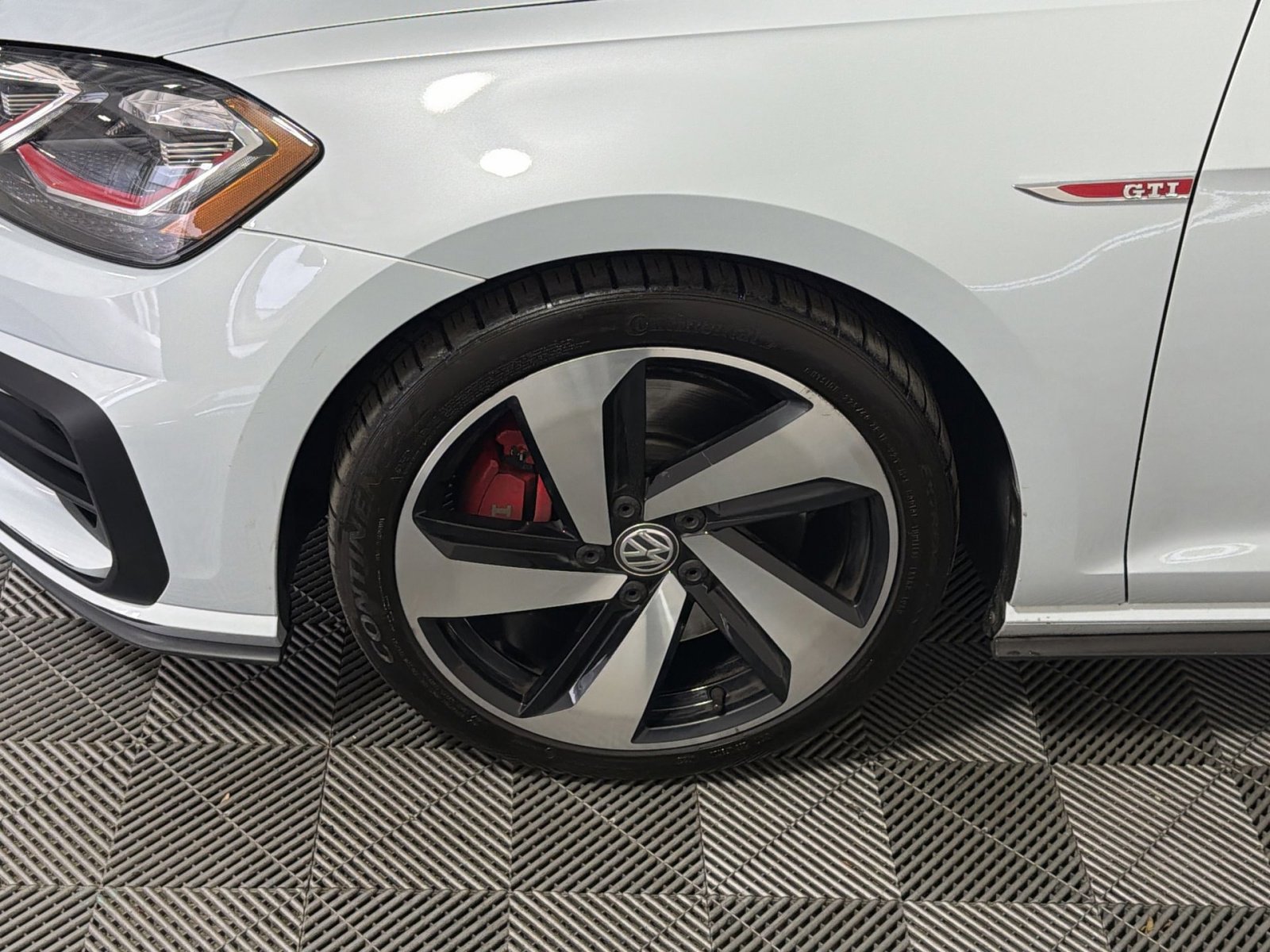 Used 2019 Volkswagen GTI SE image 12