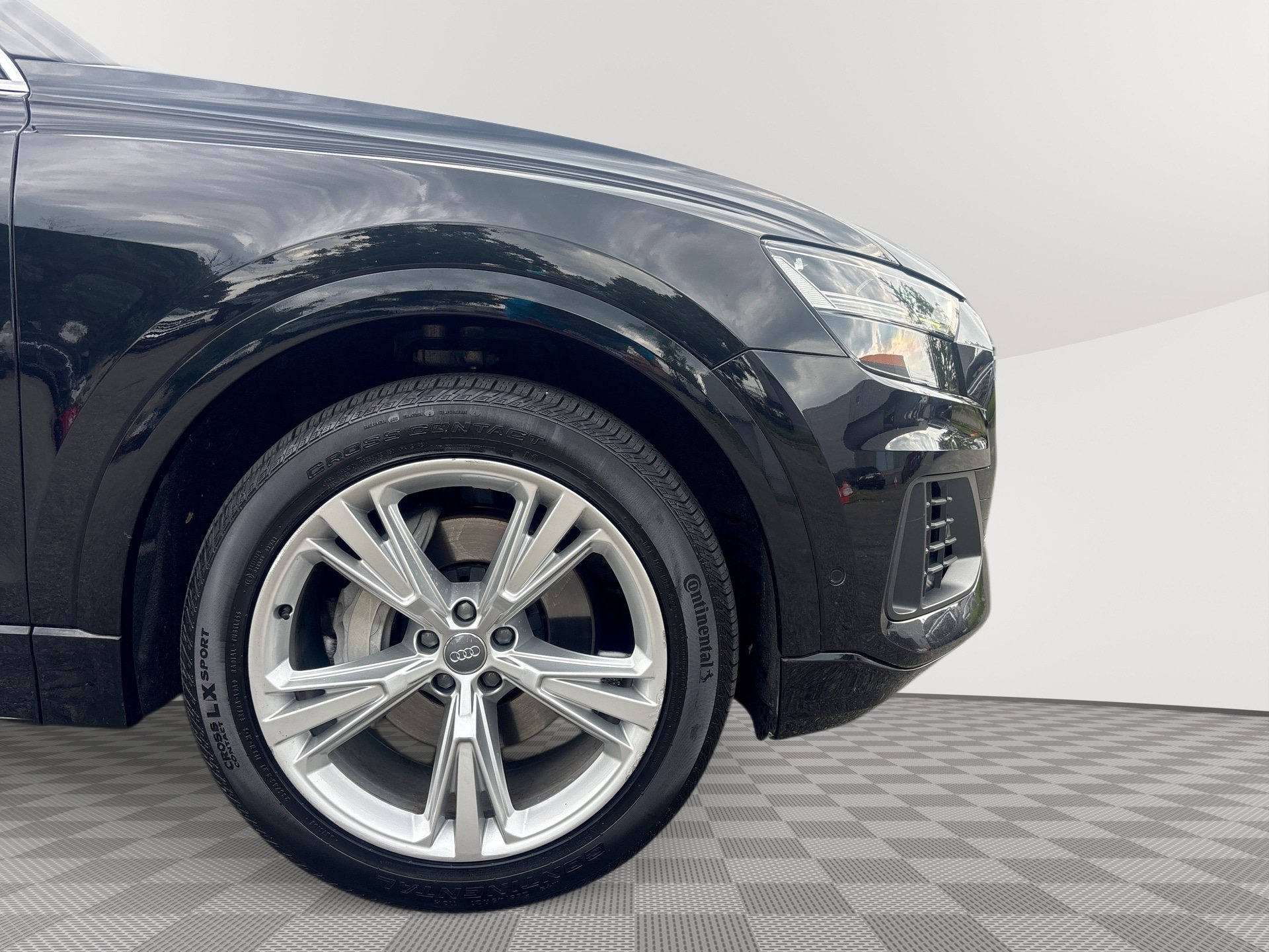 Used 2019 Audi Q8 Premium Plus AWD/4WD image 31