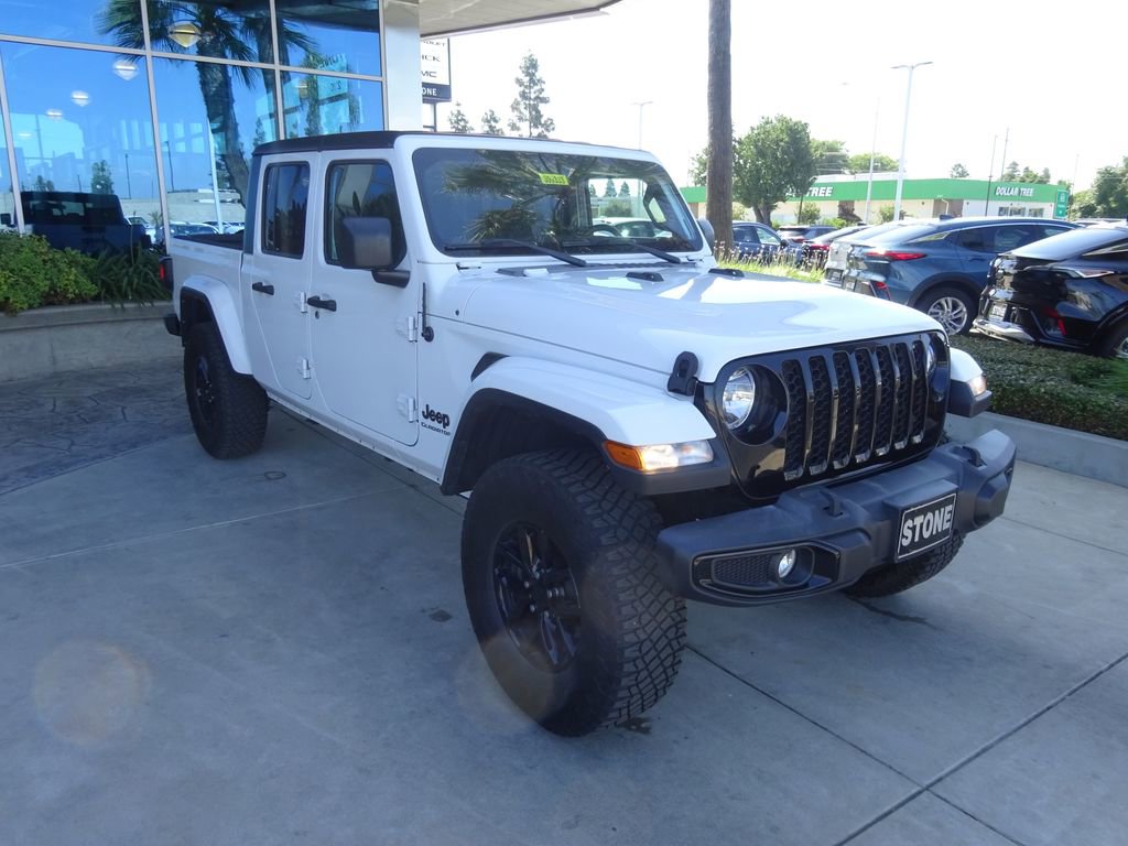 Used 2022 Jeep Gladiator Sport AWD/4WD image 1