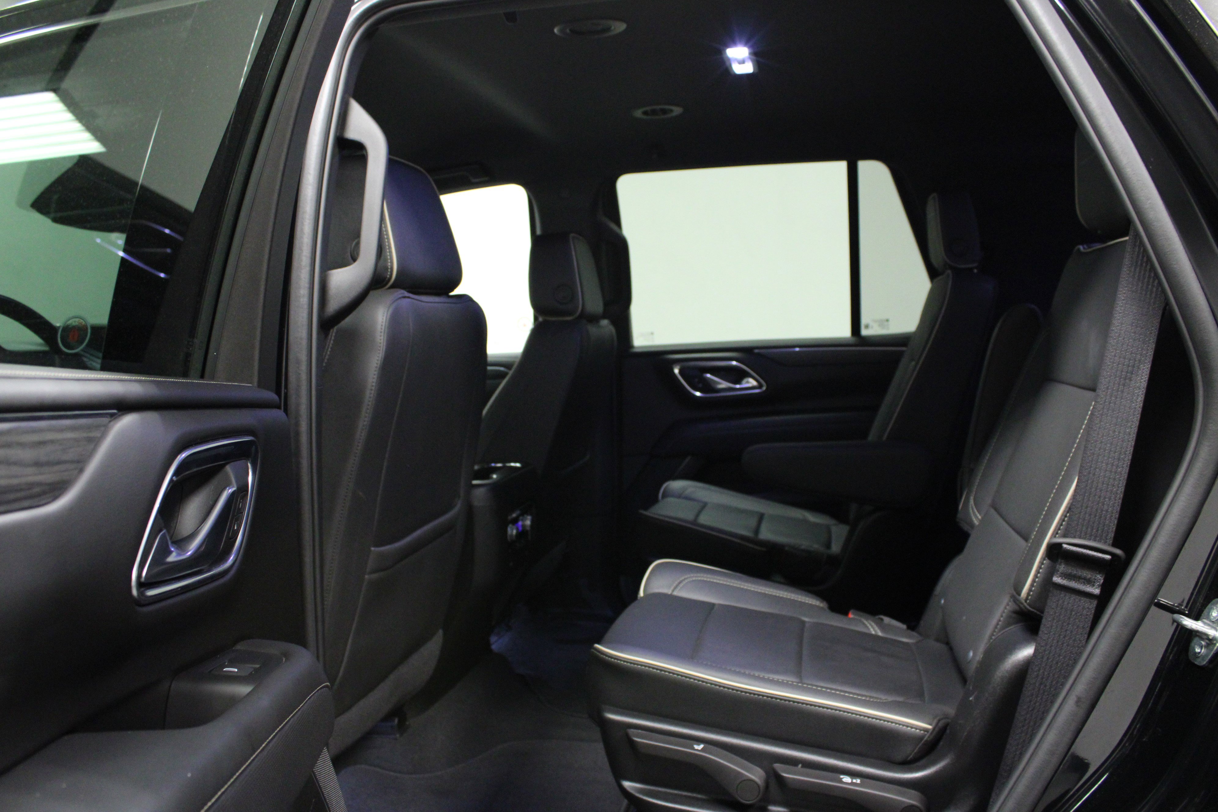 Used 2024 GMC Yukon SLT image 13