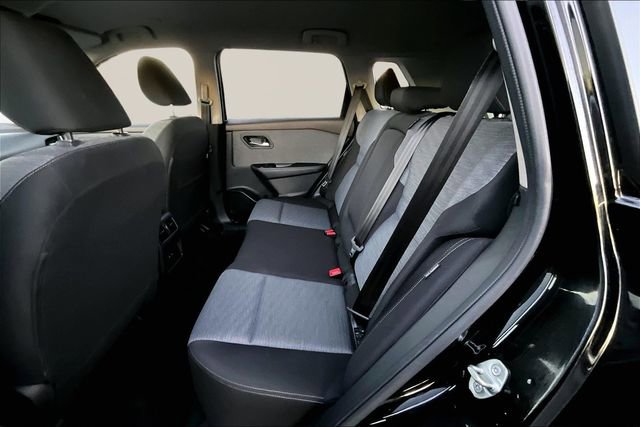 Used 2023 Nissan Rogue SV image 16