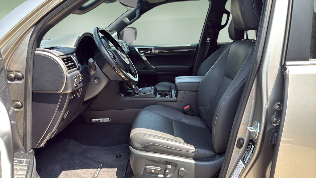 Certified 2023 Lexus GX 460 Luxury w/ Sport Design Package AWD/4WD image 11