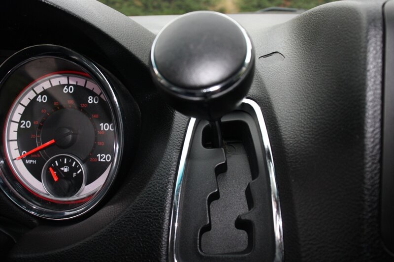 Used 2012 Dodge Grand Caravan Crew FWD image 8