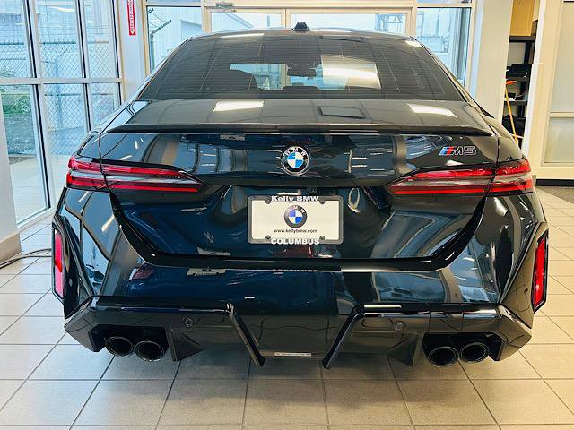 Used 2025 BMW M5 w/ Carbon Package image 4