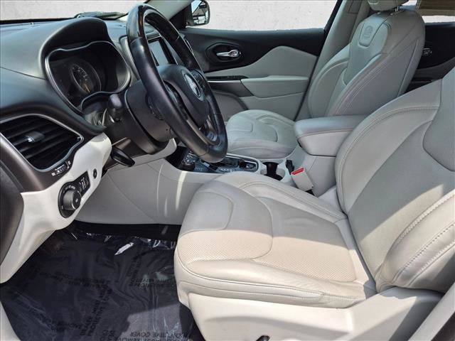 Used 2019 Jeep Cherokee Overland w/ Technology Group AWD/4WD image 11
