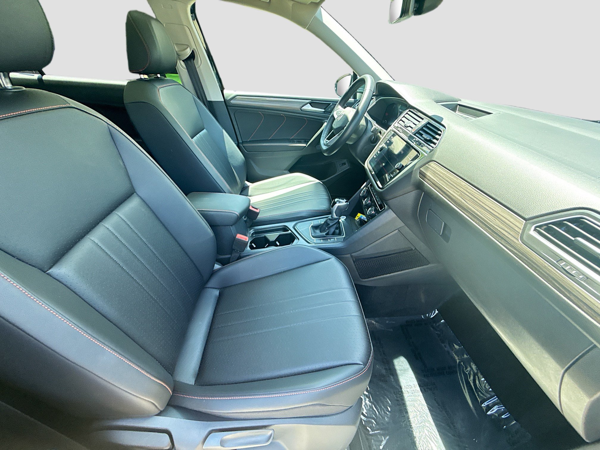 Certified 2024 Volkswagen Tiguan Wolfsburg Edition FWD image 31
