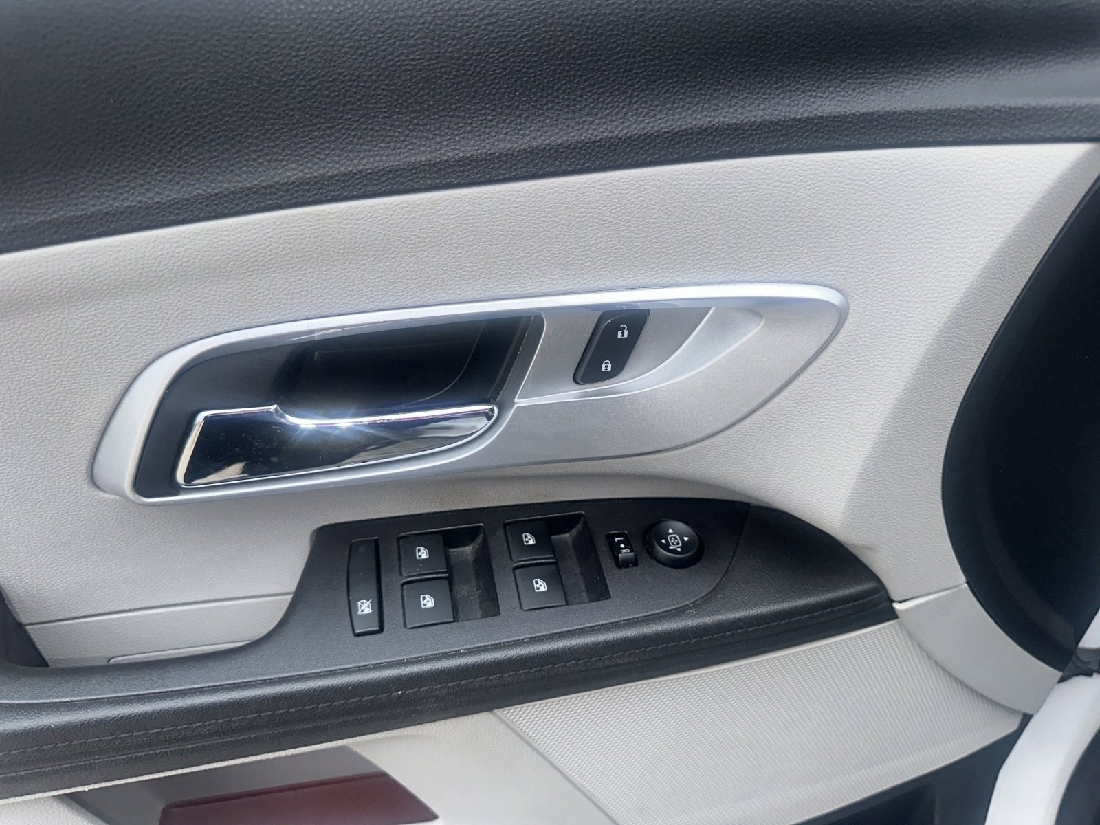 Used 2016 Chevrolet Equinox LTZ w/ Enhanced Convenience Package AWD/4WD image 16