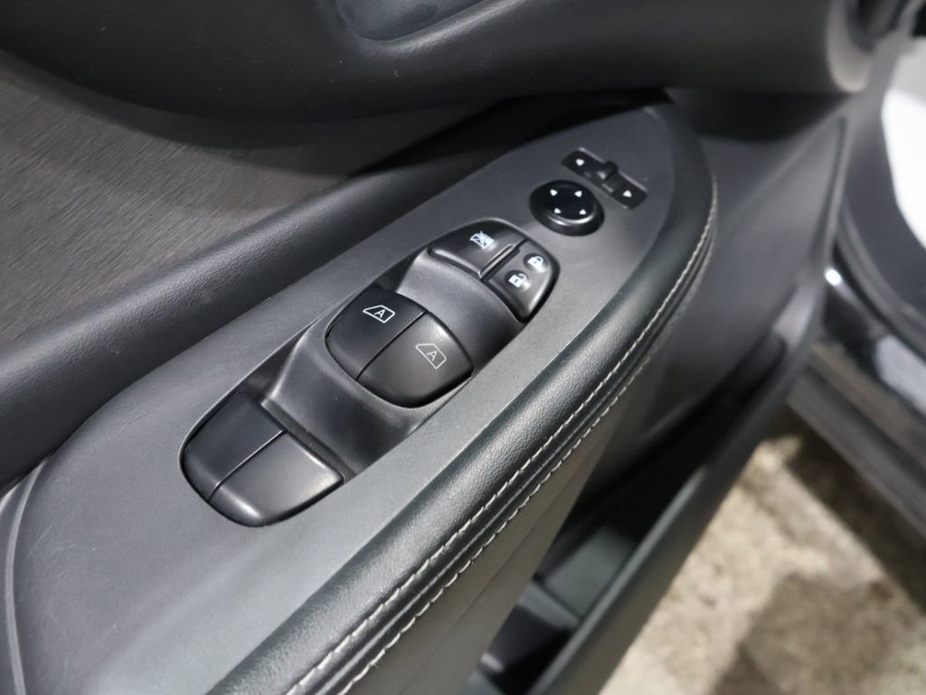 Used 2023 Nissan Murano SV image 14