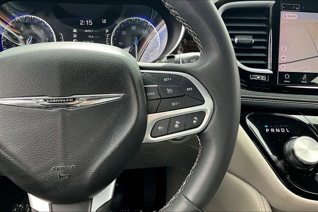 Used 2023 Chrysler Pacifica Limited image 11
