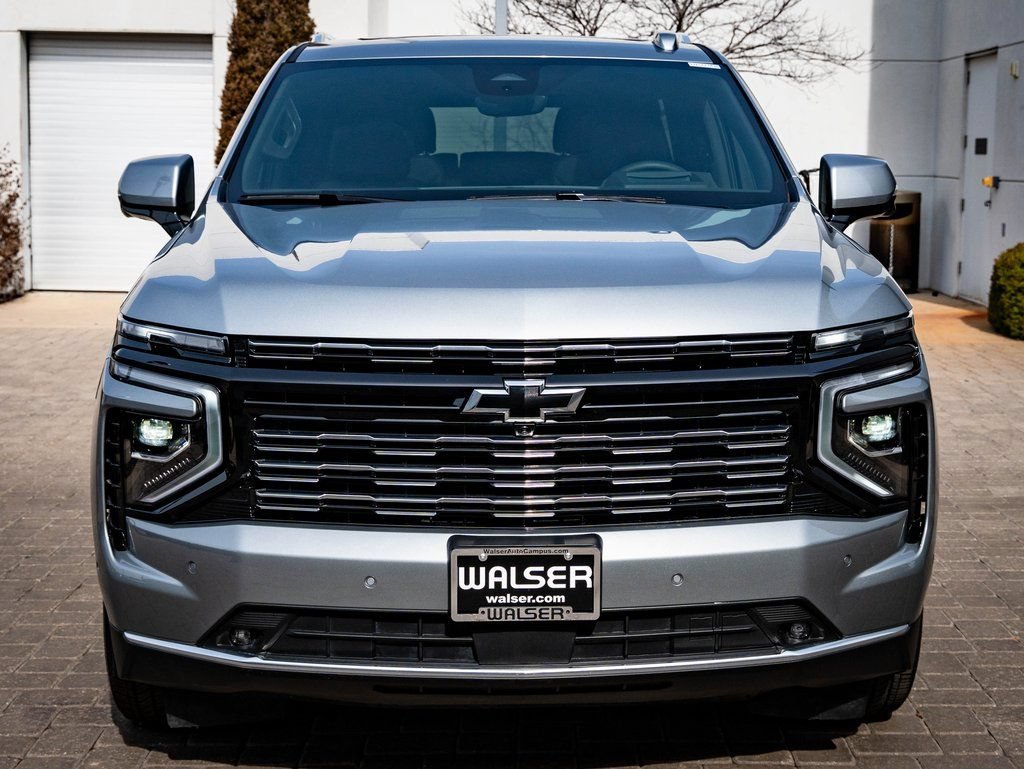 Used 2025 Chevrolet Tahoe High Country AWD/4WD image 2