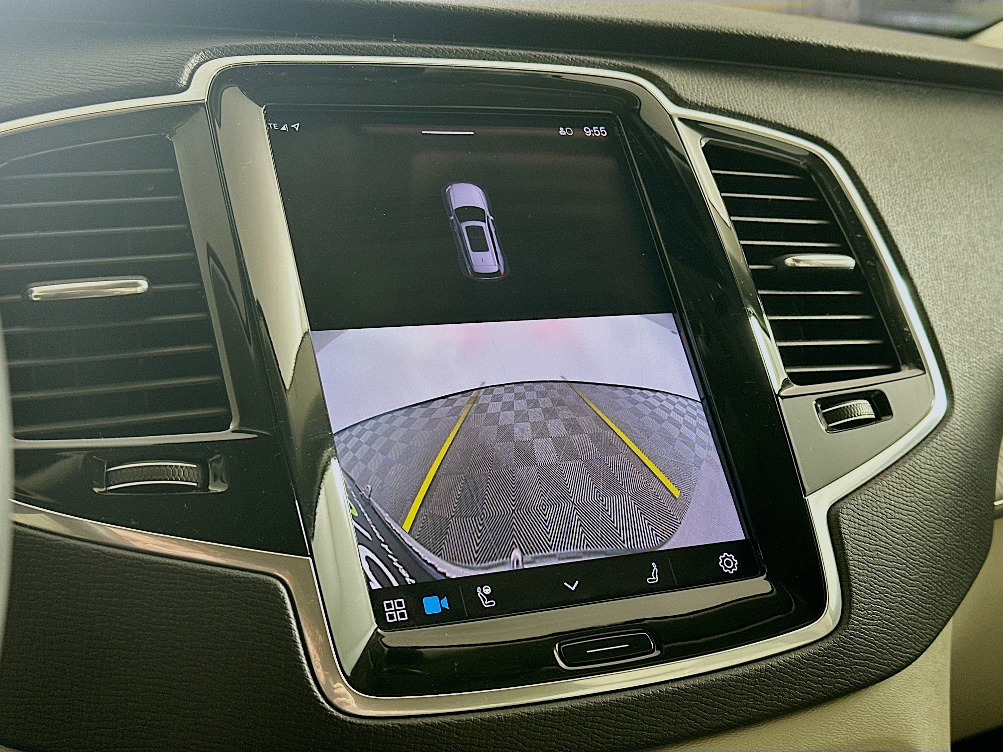 Used 2023 Volvo XC90 B6 Plus image 23