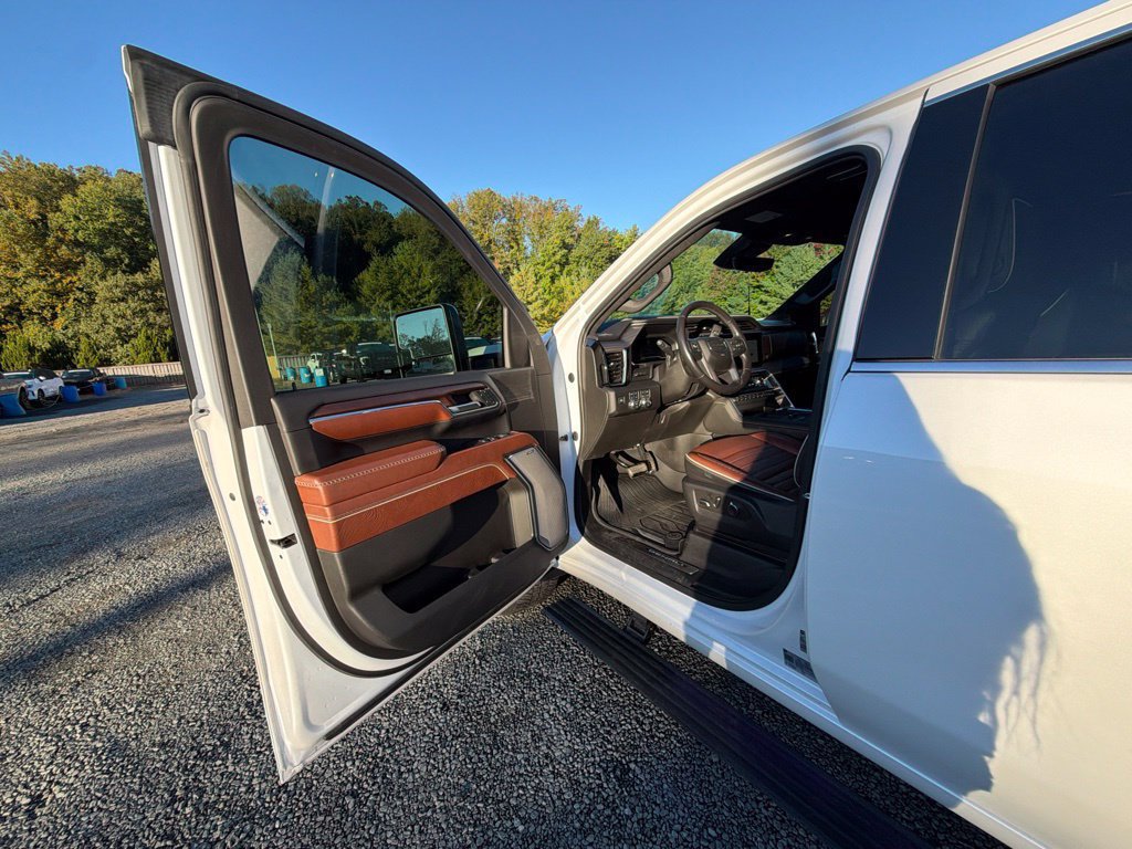 Used 2024 GMC Sierra 3500 Denali Ultimate AWD/4WD image 15